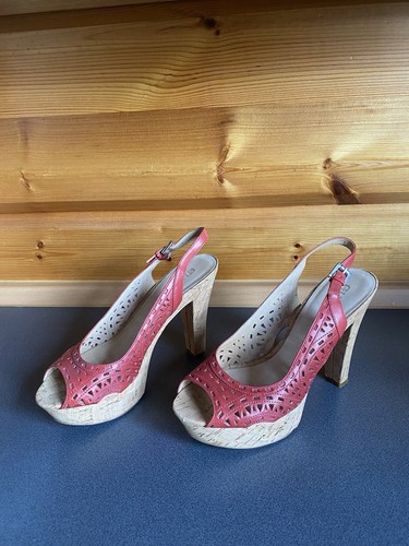 Guess plateau pumps rot - guess,