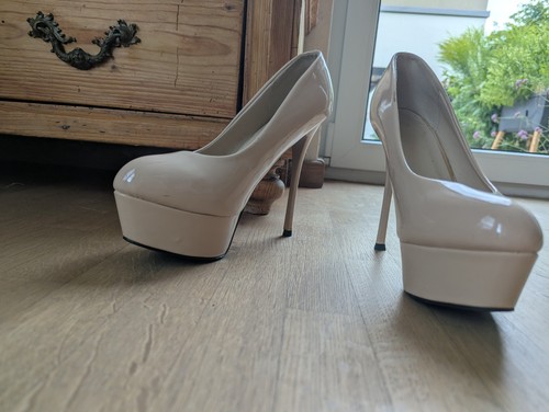 Beige nude lack pumps - beige/nude,